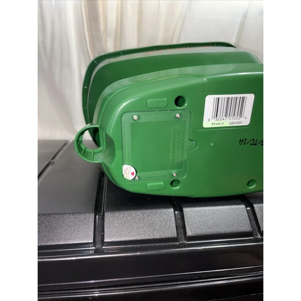 Scotts Wizz Hand Spreader for Seed Fertilizer & Ice Melt- Covers 2,500 Sq Ft NEW
